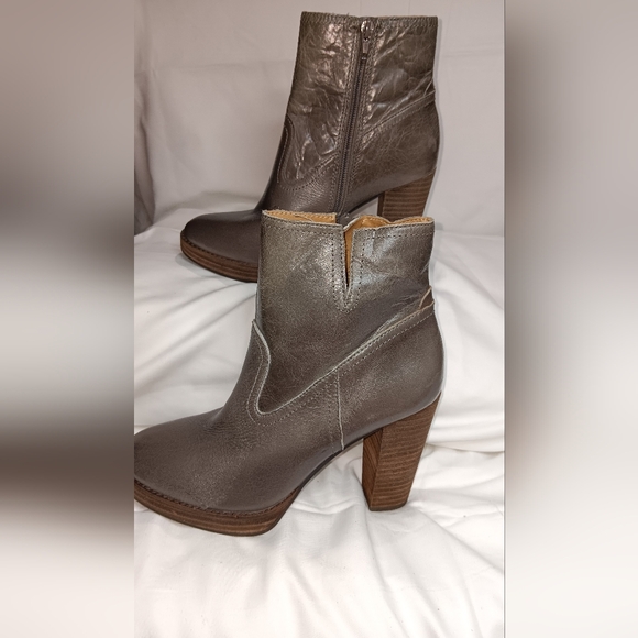 Lucky Brand Elegant Gray  Ankle Boots Size  6.5 - Picture 2 of 12